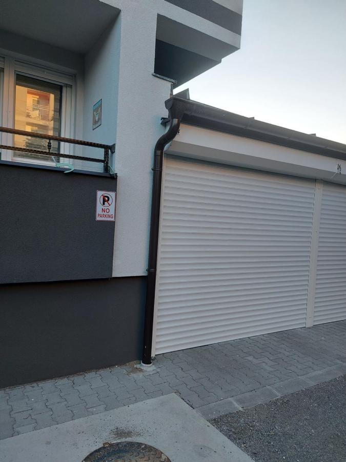 # Espresso 2 Apartman Sa Garazom Sremska Mitrovica Zewnętrze zdjęcie